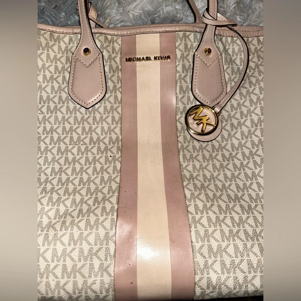 Michael Kors Signature Logo Tote W/Light Pink